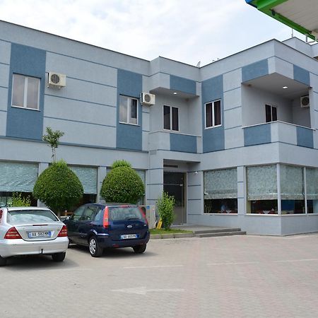 Hotel Alpet Rinas Екстер'єр фото