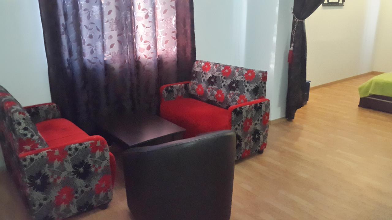 Hotel Alpet Rinas Екстер'єр фото